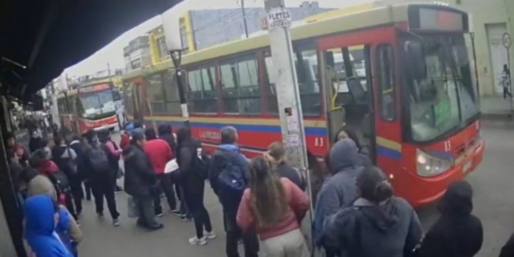 Tragedia en Moreno: una mujer murió atropellada por un colectivo que dio marcha atrás