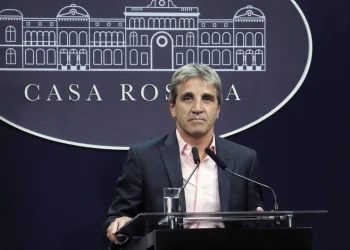 Impulso a la vivienda: Caputo lanzó un plan para financiar créditos hipotecarios con fondos del FGS de ANSES
