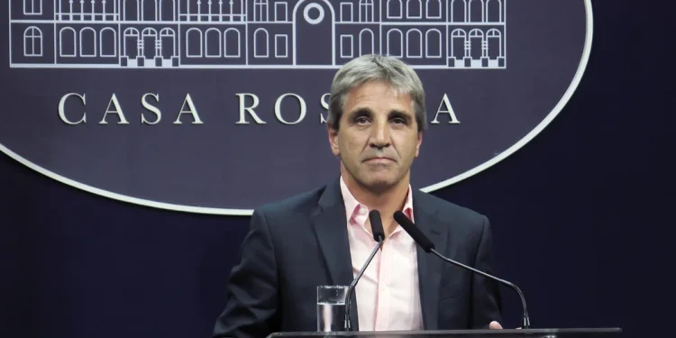 Impulso a la vivienda: Caputo lanzó un plan para financiar créditos hipotecarios con fondos del FGS de ANSES
