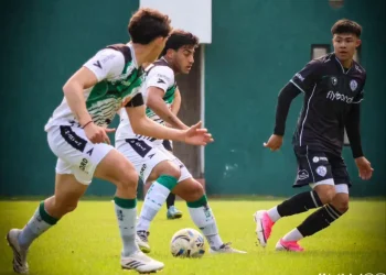 San Martín cortó una racha negativa con una contundente goleada 5-0 ante Ferro en el Torneo Proyección