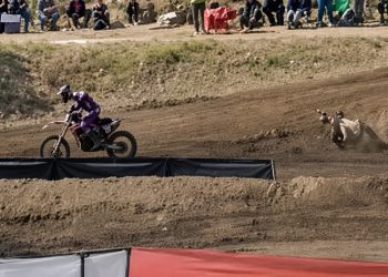 Accidente en el Motocross Nacional: un piloto atropelló a un fotógrafo en pleno circuito en Catamarca