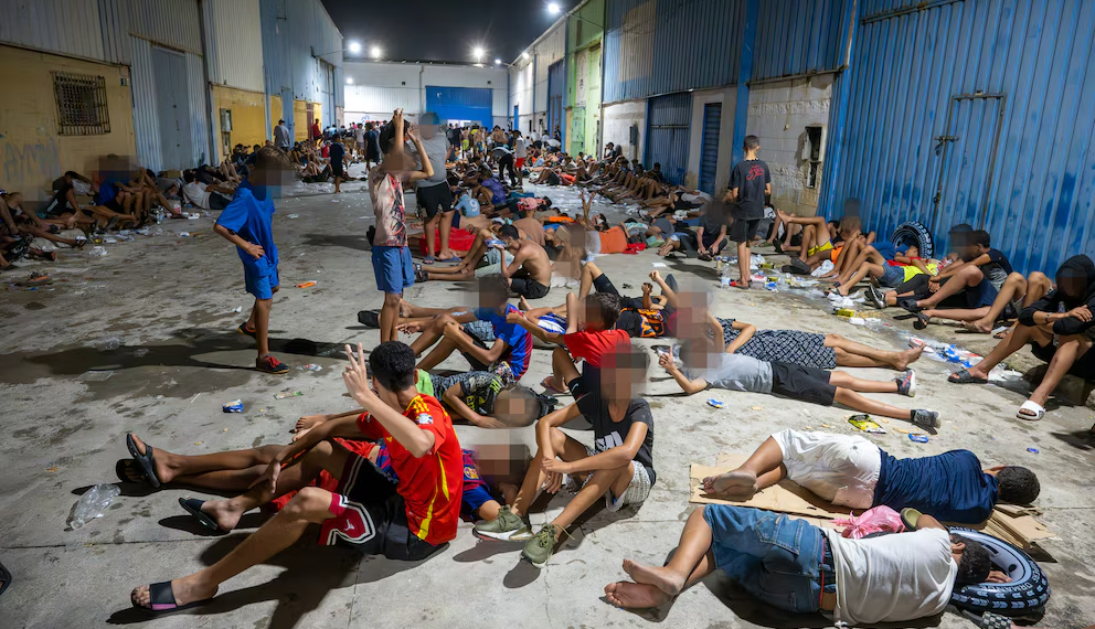 Ceuta no puede devolver a los miles de menores no acompañados como a los adultos: su presencia colapsa el sistema con solo 29 plazas disponibles