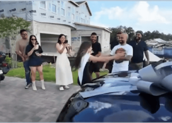 Lujo y emoción: Arcángel sorprendió a su hija con un Mercedes-Benz de regalo por su graduación