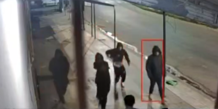 Inseguridad extrema en Ciudad Evita: le quisieron robar el celular, les dijo que no tenía y le pegaron un tiro en el abdomen