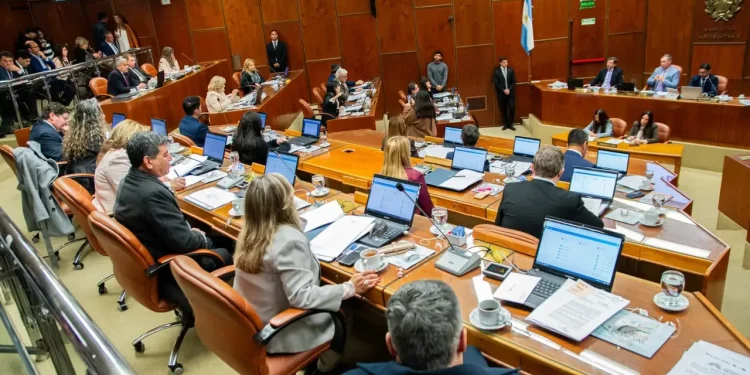 La Cámara de Diputados aprobó la compra de 50.000 netbooks impulsada por el gobernador Orrego
