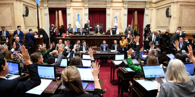 El Senado aprobó la Ley de Propiedad Privada, pero el Gobierno sumó un nuevo revés y debió retirar la Ley de Fuego