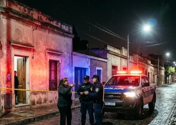 Desvalijaron a una mujer mientras dormía con sus hijos en Capital: un delincuente encapuchado la amenazó y le robó hasta la consola de juegos