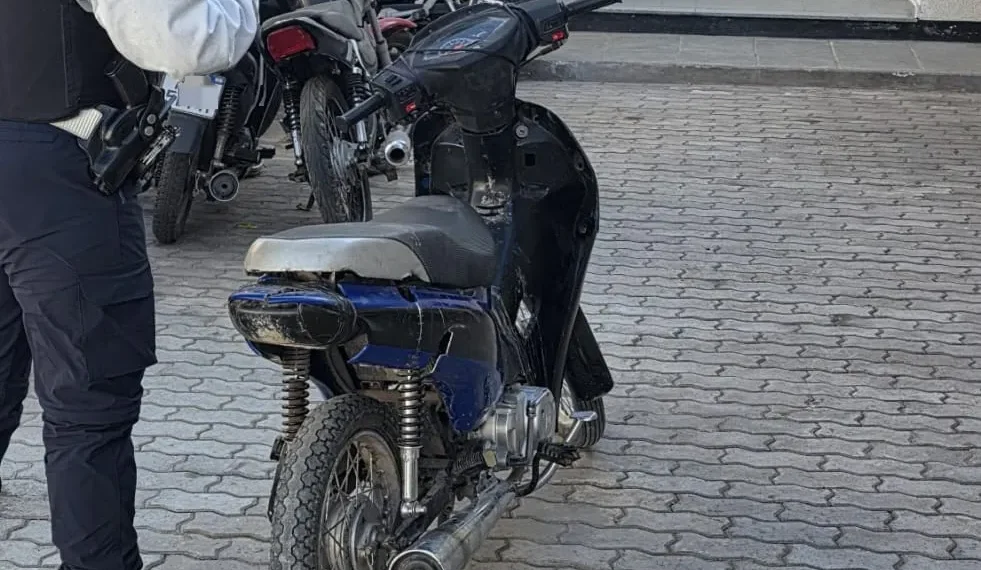 Incautan en Sarmiento una moto robada en 2023: tenía el número de motor limado y la patente cambiada