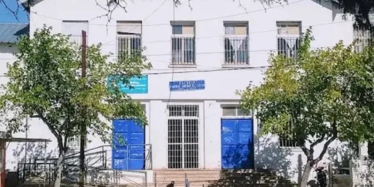 Violento enfrentamiento a la salida de una escuela movilizó a la Policía y se sumaron los padres