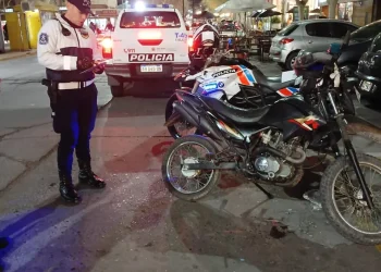 Secuestraron en pleno centro una moto con patente trucha y pedido de secuestro desde 2016
