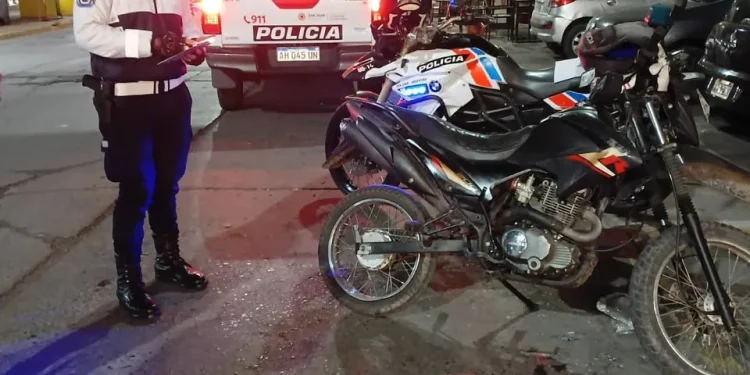 Secuestraron en pleno centro una moto con patente trucha y pedido de secuestro desde 2016