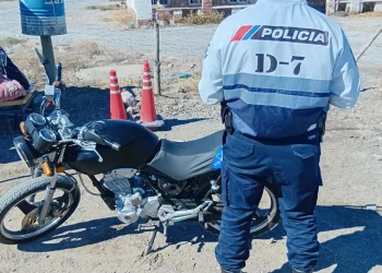 Secuestraron en un control vehicular una moto robada que había sido repintada para disimular su origen