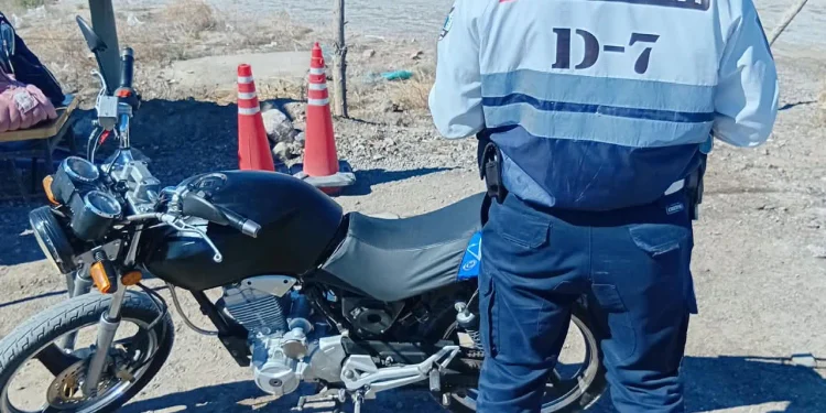Secuestraron en un control vehicular una moto robada que había sido repintada para disimular su origen