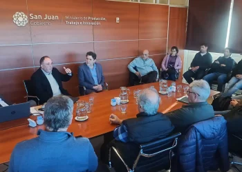 Pasos firmes hacia la refundación de la uva de mesa sanjuanina: articulan la llegada de nuevas variedades licenciadas