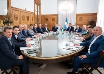 Nación y Río Negro acordaron el traspaso del Tren del Valle y de más de 500 kilómetros de rutas nacionales