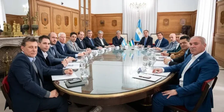 Nación y Río Negro acordaron el traspaso del Tren del Valle y de más de 500 kilómetros de rutas nacionales