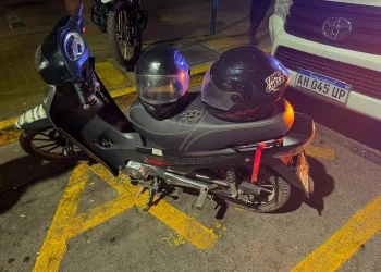 Persecución en el microcentro: intentaron robar un celular armados con una manopla y cayeron a las pocas cuadras