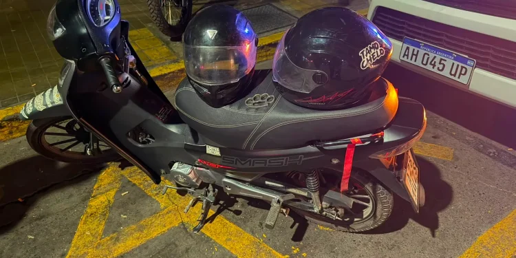 Persecución en el microcentro: intentaron robar un celular armados con una manopla y cayeron a las pocas cuadras