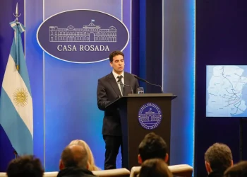 El Gobierno destacó el avance de obras con capital privado: rutas concesionadas, trenes de carga y el oleoducto de Vaca Muerta