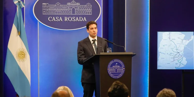 El Gobierno destacó el avance de obras con capital privado: rutas concesionadas, trenes de carga y el oleoducto de Vaca Muerta
