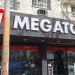 Boquete y robo en pleno centro sanjuanino: atacaron un local de electrodomésticos y atraparon a un menor con celulares y dinero
