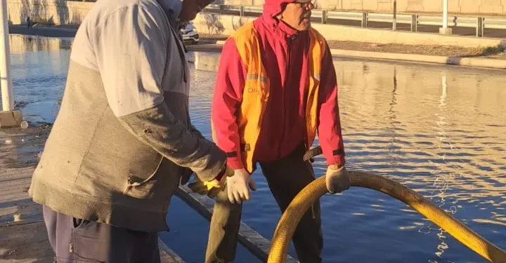 Caos vehicular y anegamientos en Chimbas: desbordó una acequia en calle Centenario e inundó la YPF sobre Ruta 40