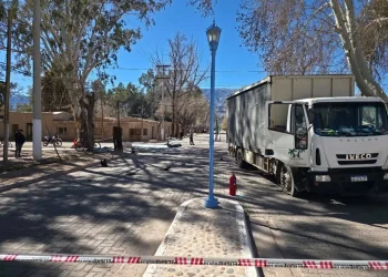 Tragedia en Calingasta: un motociclista murió tras chocar contra un camión en Tamberías