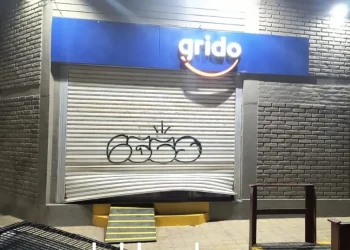 Golpe a una heladería en Chimbas: reventaron persianas, robaron casi $600.000 y detuvieron a un sospechoso con un arma réplica