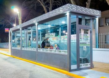 Avance pionero en San Juan: Rivadavia completó la inauguración de sus cinco paradas de colectivo climatizadas