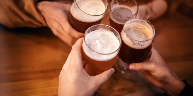 Día Internacional de la Cerveza: los 3 tips para servirla de manera adecuada