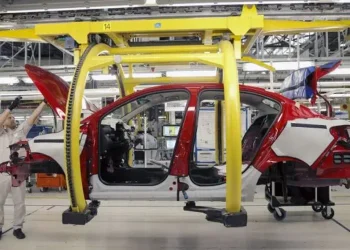 La industria automotriz acumuló una caída del 7% en el primer semestre, pero junio dejó señales de recuperación