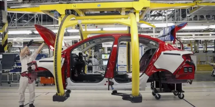 La industria automotriz acumuló una caída del 7% en el primer semestre, pero junio dejó señales de recuperación