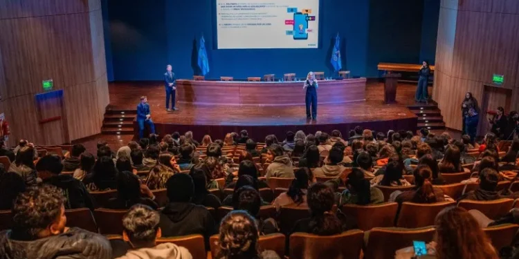 El Ministerio Público reforzó la prevención del grooming con talleres sobre ciberdelitos para estudiantes sanjuaninos
