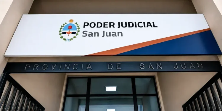 Una madre y un padrastro admitieron abusar de la niña que debían proteger y fueron condenados, pero sin cárcel