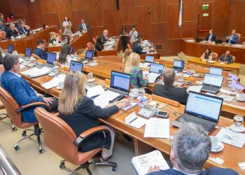 Antes de votar el acuerdo por Vicuña, Diputados escucharán a ministros este viernes