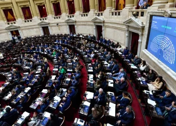Diputados vuelve a sesionar: el oficialismo busca aprobar la reforma del Banco Central e Inocencia Fiscal II en una jornada con anuncios de Luis Caputo