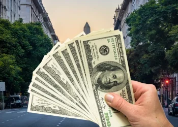 El dólar blue retrocedió por tercera vez en la semana en San Juan