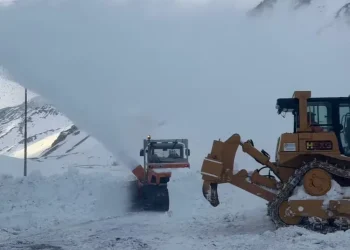Odisea en la nieve: más de 90 turistas sanjuaninos quedaron varados por un temporal y un choque múltiple en Malargüe