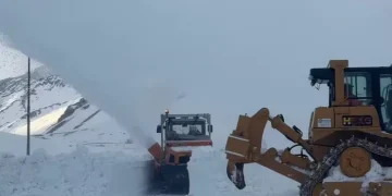 Odisea en la nieve: más de 90 turistas sanjuaninos quedaron varados por un temporal y un choque múltiple en Malargüe