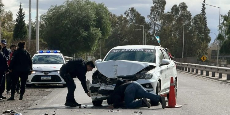 Avenida Circunvalación: un choque en cadena entre tres vehículos generó caos en el tránsito al mediodía