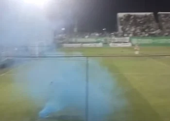 Bengala, chicana y corridas: qué pasó durante el clásico Desamparados-Unión