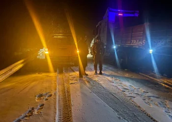 Alerta en la cordillera: intenso temporal de nieve en Iglesia provocó rescates de vehículos varados y asistencia a familias