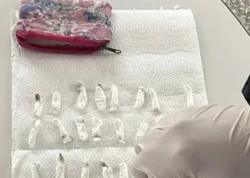 Alarma en Córdoba: un nene de 2 años llevó 71 dosis de cocaína al jardín y detuvieron a la madre cuando fue a reclamarlas