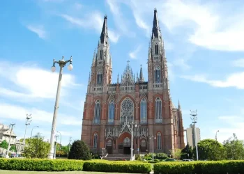 Orgullo argentino: la Catedral de La Plata eliminó a tres gigantes de Europa y va por el título de la mejor del mundo