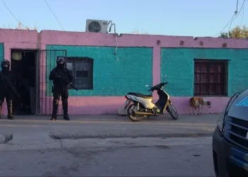 La PFA desarticuló un kiosco de droga en San Juan y cayó un hombre buscado desde 2023