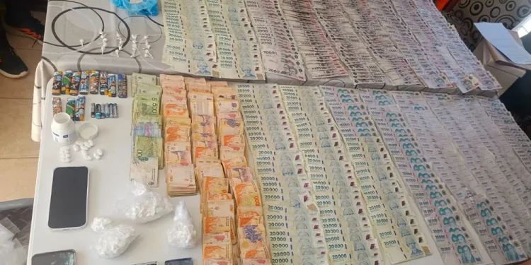 Gozaban de salidas transitorias, vendían droga y cayeron tras allanamientos: secuestraron estupefacientes y casi $6 millones