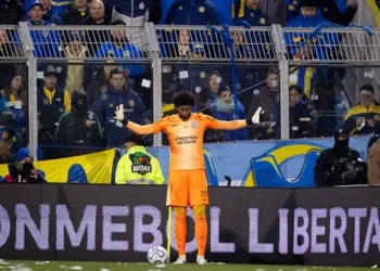 Corinthians denunció insultos racistas contra su arquero Hugo Souza en el Gigante de Arroyito y pidió sanciones a la CONMEBOL
