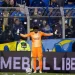 Corinthians denunció insultos racistas contra su arquero Hugo Souza en el Gigante de Arroyito y pidió sanciones a la CONMEBOL