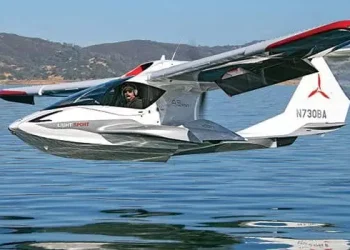 El futuro de la aviación personal: el avión anfibio ICON A5 que despega desde el agua y aterriza en una pista convencional