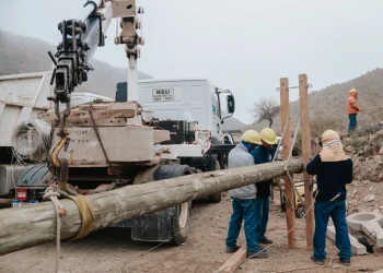 Hito histórico en Valle Fértil: la red eléctrica llega por primera vez a las Sierras de Chávez y Elizondo y transforma la vida de 16 familias rurales